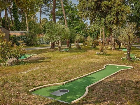  Tour Opérateur et particuliers sur camping La Pinède Les Mathes - accès piscine inclus - Charente-Maritime