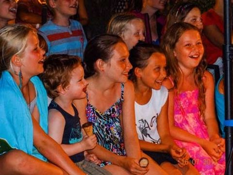 Domaine de Chadeyron - Camping et gîtes - Ardèche