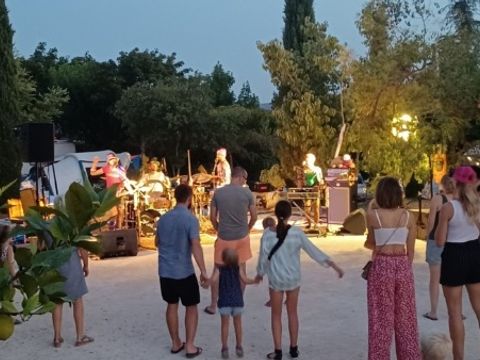 Domaine de Chadeyron - Camping et gîtes - Ardèche