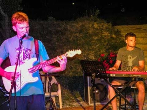 Domaine de Chadeyron - Camping et gîtes - Ardèche