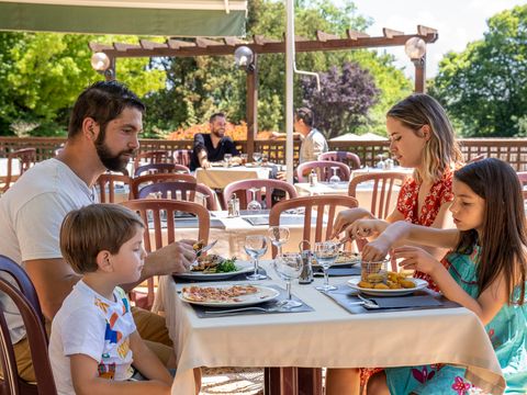 Camping Romanée - Les Grottes De Roffy - Dordogne
