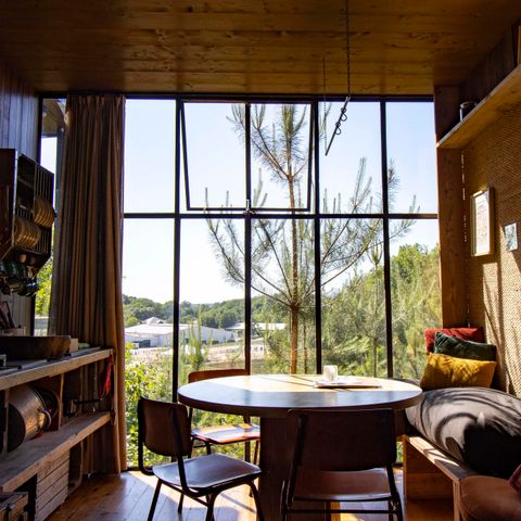 UNIEKE ACCOMMODATIE 5 personen - Tiny house Watercabin met hottub