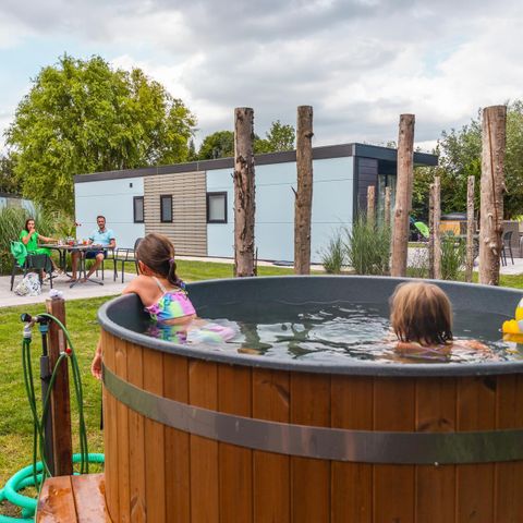 Lodge 4 personen - Dijk met Hottub & Sauna
