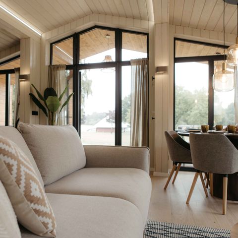 LODGE 5 personen - Panorama Lake House Scandi met hottub