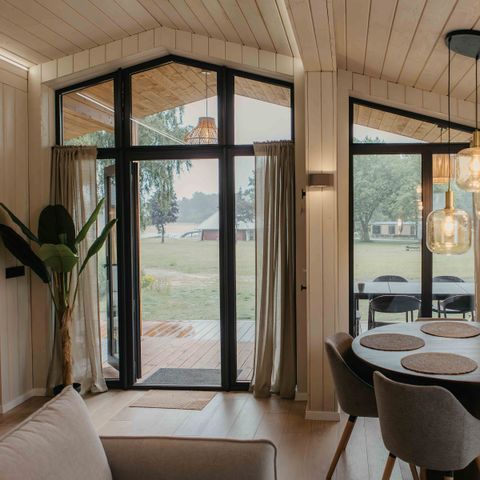 LODGE 5 personen - Panorama Lake House Scandi met hottub