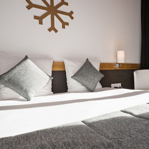 Hotelkamer 2 personen - Deluxe Tweepersoonskamer - Uitzicht op Hellingen & Terras