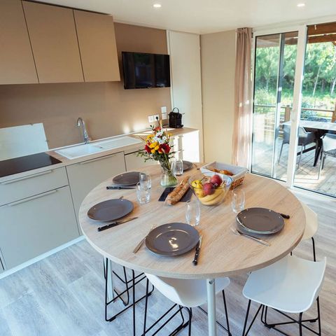 Stacaravan 4 personen - Exclusief - 2 slaapkamers - 2 doucheruimtes - Airconditioning.