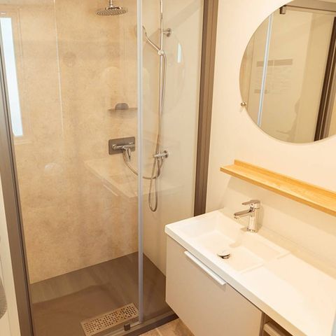 Stacaravan 4 personen - Exclusief - 2 slaapkamers - 2 doucheruimtes - Airconditioning.