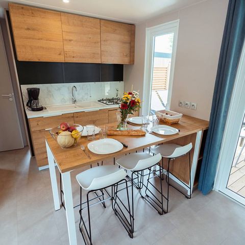 Stacaravan 6 personen - Exclusief - 3 slaapkamers - 2 doucheruimtes - Airconditioning.