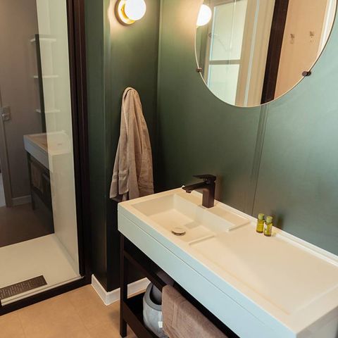 Stacaravan 6 personen - Exclusief - 3 slaapkamers - 2 doucheruimtes - Airconditioning.