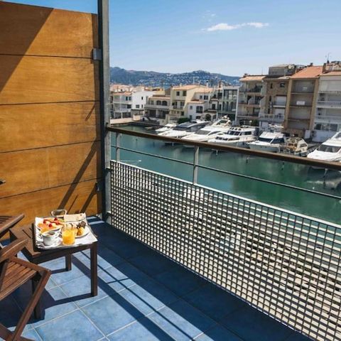 Hotelkamer 3 personen - Tweepersoonsbed - Extra bed - Balkon - Uitzicht op kanaal