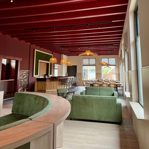 VAKANTIEHUIS 20 personen - Hoofdgebouw - 10 luxe tweepersoons kamers