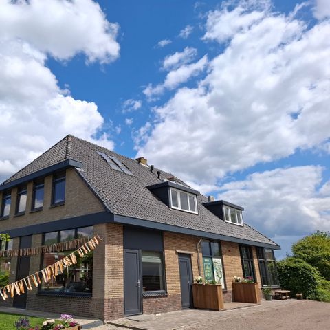 Groepsaccommodatie 36 personen - Hoofdgebouw 20 personen + 4 Large Greenhouses