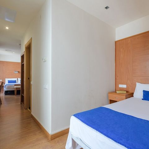 Kamer 3 personen - TWEEPERSOONSKAMER + EXTRA BED - BALKON - ONTBIJT INBEGREPEN