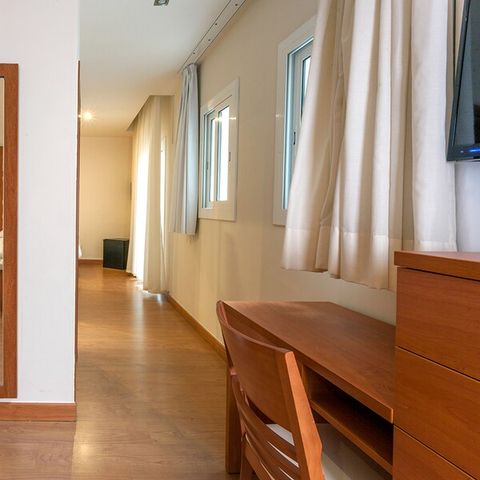 Hotelkamer 3 personen - TWEEPERSOONSKAMER - EXTRA BED - BALKON - ONTBIJT INBEGREPEN