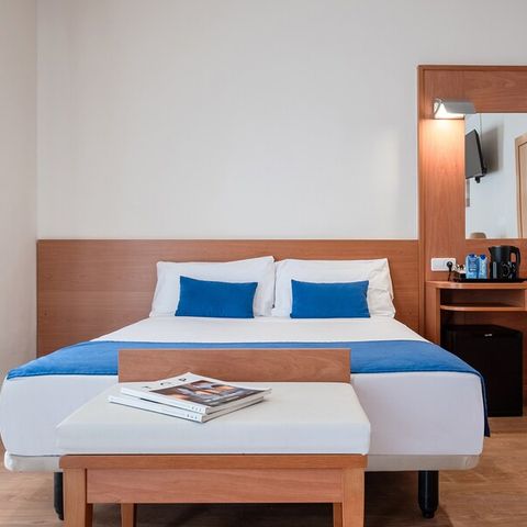 Hotelkamer 4 personen - VIERPERSOONSKAMER - BALKON - ONTBIJT INBEGREPEN