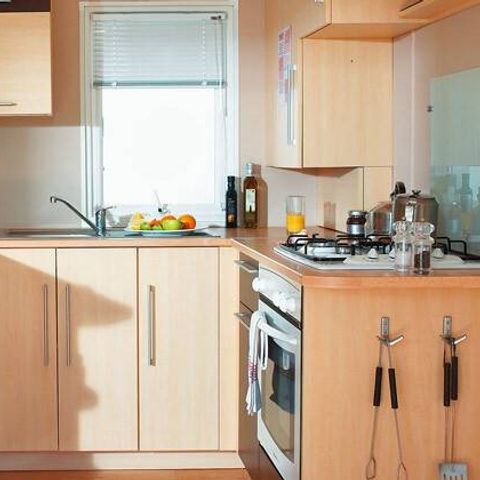 Stacaravan 6 personen - Klassiek | 3 slaapkamers | 6 slaapplaatsen | Verhoogd terras | 1 badkamer | Airconditioning