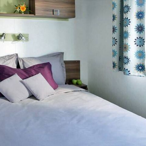 Stacaravan 6 personen - Klassiek | 3 slaapkamers | 6 slaapplaatsen | Verhoogd terras | 1 badkamer | Airconditioning