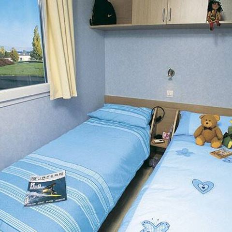 Stacaravan 6 personen - Klassiek | 3 slaapkamers | 6 slaapplaatsen | Verhoogd terras | 1 badkamer | Airconditioning