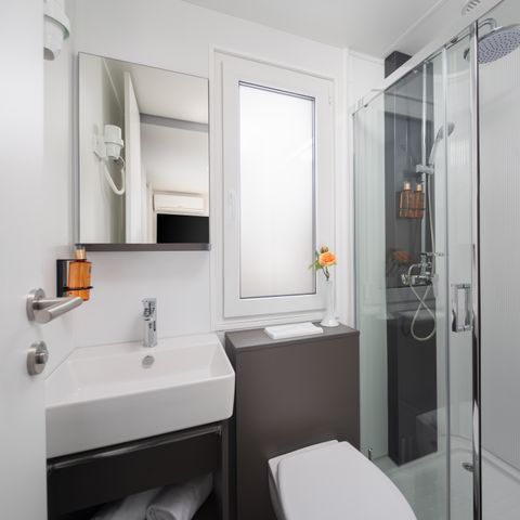 Stacaravan 4 personen - Amber Sea Luxe Vakantiehuis met privé zwembad