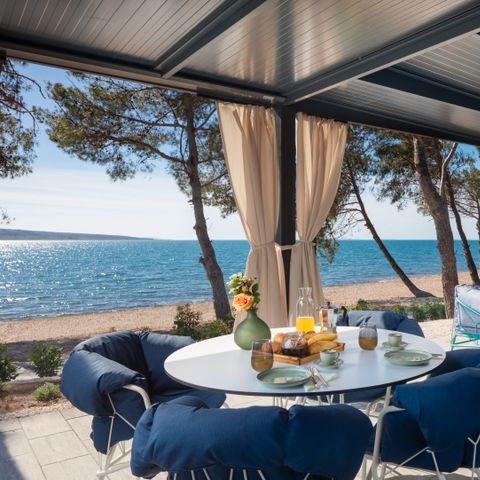 Stacaravan 4 personen - Amber Sea Luxe Vakantiehuis met privé zwembad