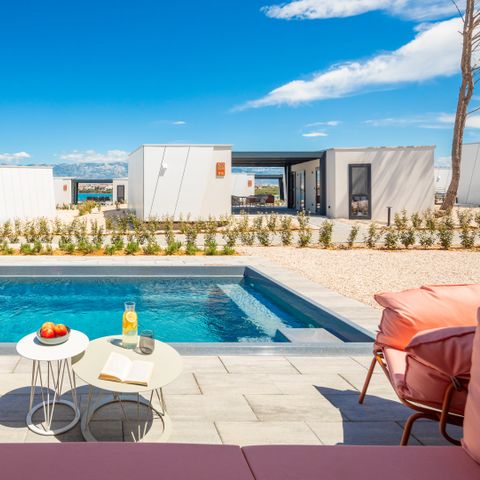 Stacaravan 4 personen - Luxe Glamping Villa met privé zwembad