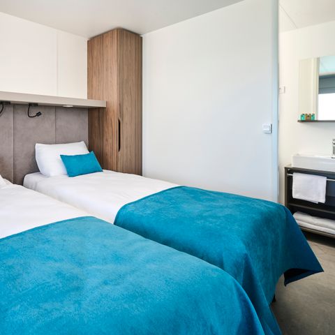 Stacaravan 4 personen - Luxe Vakantiehuis met zeezicht en privé zwembad