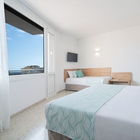 Hotelkamer 3 personen - TWEEPERSOONSKAMER - EXTRA BED - BALKON - ONTBIJT INBEGREPEN