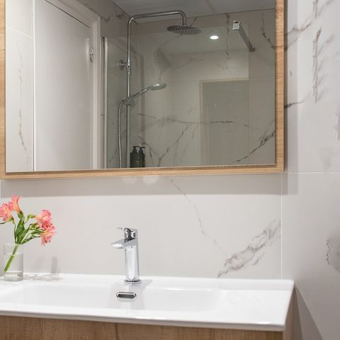 Slaapkamer 3 personen - TWEEPERSOONSKAMER + EXTRA BED - BALKON - ONTBIJT INBEGREPEN