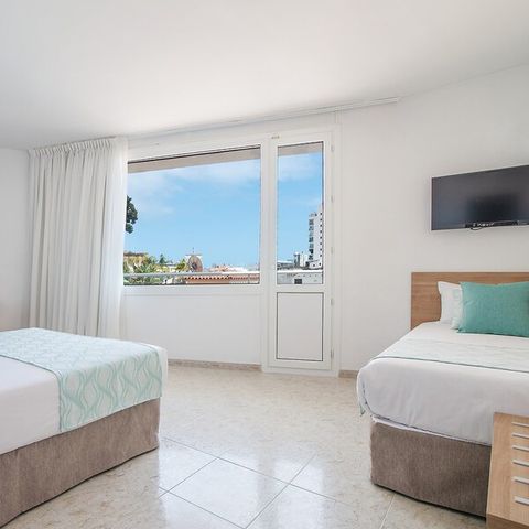 Kamer 3 personen - TWEEPERSOONSKAMER + EXTRA BED - BALKON - ONTBIJT INBEGREPEN