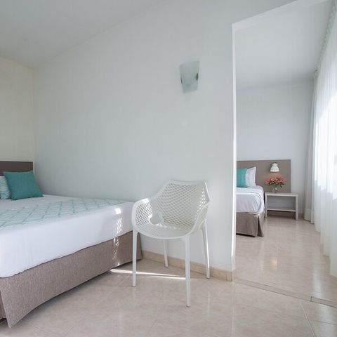 Slaapkamer 4 personen - VIERPERSOONSKAMER SUPERIOR - 2 PLAATSEN - BALKON - ONTBIJT INBEGREPEN