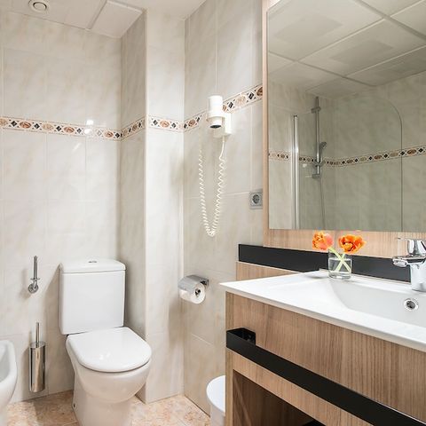 Slaapkamer 3 personen - Familiekamer - 3 personen - balkon