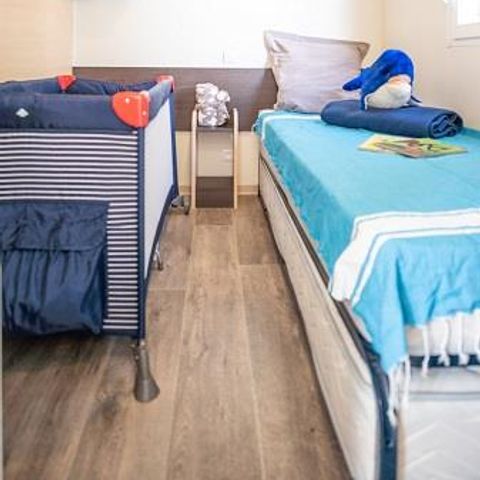 Stacaravan 4 personen - Stacaravan 24m² / 2 kamers - Terras - 2 VOLWASSENEN OF 2 VOLWASSEN + 2 KINDEREN