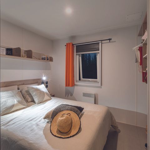 Stacaravan 4 personen - Stacaravan Premium - 2 slaapkamers - halfoverdekt terras met zeezicht