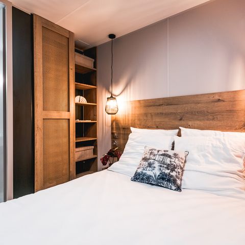 Stacaravan 4 personen - LUXE XXL 2 kamers (1/4 pers - airconditioning - TV - geïntegreerd overdekt terras + oppervlakte 40m²)