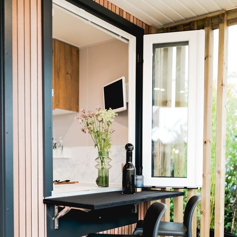 Stacaravan 4 personen - LUXE XXL 2 kamers (1/4 pers - airconditioning - TV - geïntegreerd overdekt terras + oppervlakte 40m²)