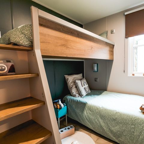 Stacaravan 4 personen - LUXE XXL 2 kamers (1/4 pers - airconditioning - TV - geïntegreerd overdekt terras + oppervlakte 40m²)
