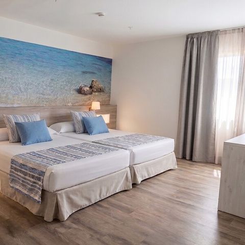 Hotelkamer 3 personen - Driepersoonskamer - 3 volwassenen - Balkon