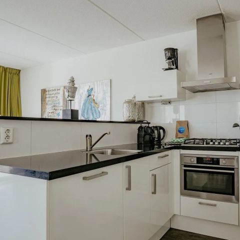 Appartement 6 personen - Luxe waterappartement Uitgeest met privé terras
