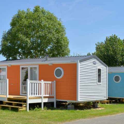 Stacaravan 4 personen - Zondag - COMFORTABELE - COTTAGE met - 2 slaapkamers - 30 m² - Terras met parasol voor