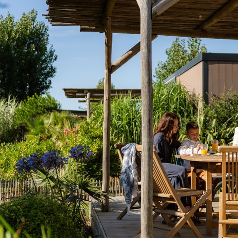 Stacaravan 6 personen - SAM - SUNELIA LUXE TAOS SPA 3bed / 6p - 40m² - Exotisch terras