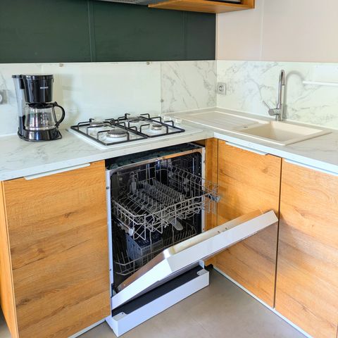 Stacaravan 6 personen - SUNELIA - CONFORT - PLUS - 3 slaapkamers - 35 m² - Overdekt terras
