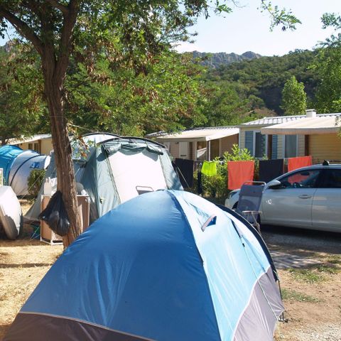 Kampeerplaats - Standplaatsen voor tenten - Caravans of campers
