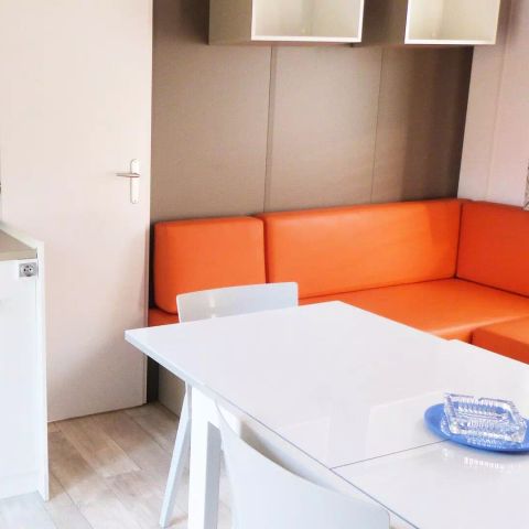 Stacaravan 8 personen - Texas Standaard 4 Kamers 6/8 Personen Airconditioning + TV