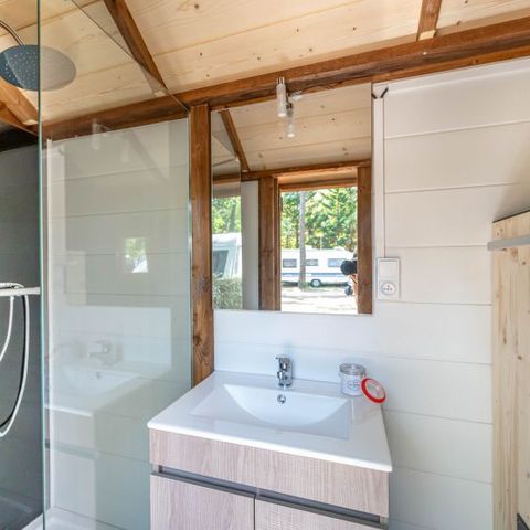 Kampeerplaats - Premium privétoiletten voor 6 personen