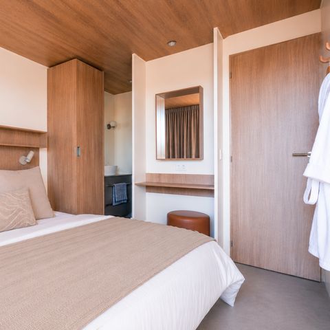 Stacaravan 4 personen - Cocoon - 2 slaapkamers - 2 badkamers - PREMIUM+ -33 m²- spa - Airconditioning - Tv - Wasmachine - Plancha - Overdekt terras - Reispakket