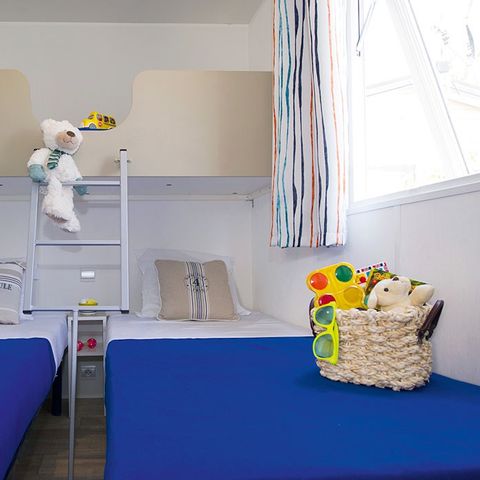 Stacaravan 5 personen - Klassiek | 2 slaapkamers | 5 pers | Niet overdekt verhoogd terras | 1 badkamer | Airconditioning