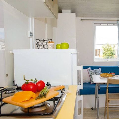 Stacaravan 4 personen - Klassiek | 2 Slaapkamers | 4 Pers | Verhoogd terras | 1 Badkamer | Airconditioning