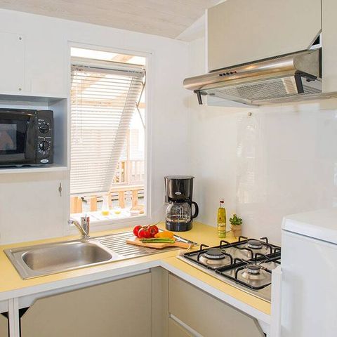 Stacaravan 4 personen - Klassiek | 2 slaapkamers | 4 slaapplaatsen | Halfoverdekt terras | 1 badkamer | Airconditioning