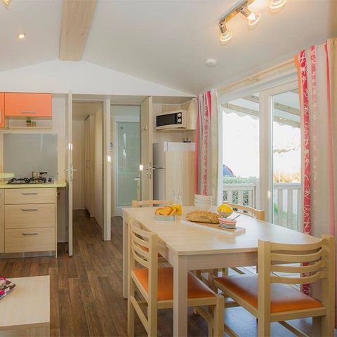 Stacaravan 6 personen - Klassiek | 3 slaapkamers | 6 pers | Verhoogd terras | 1 badkamer | Airconditioning